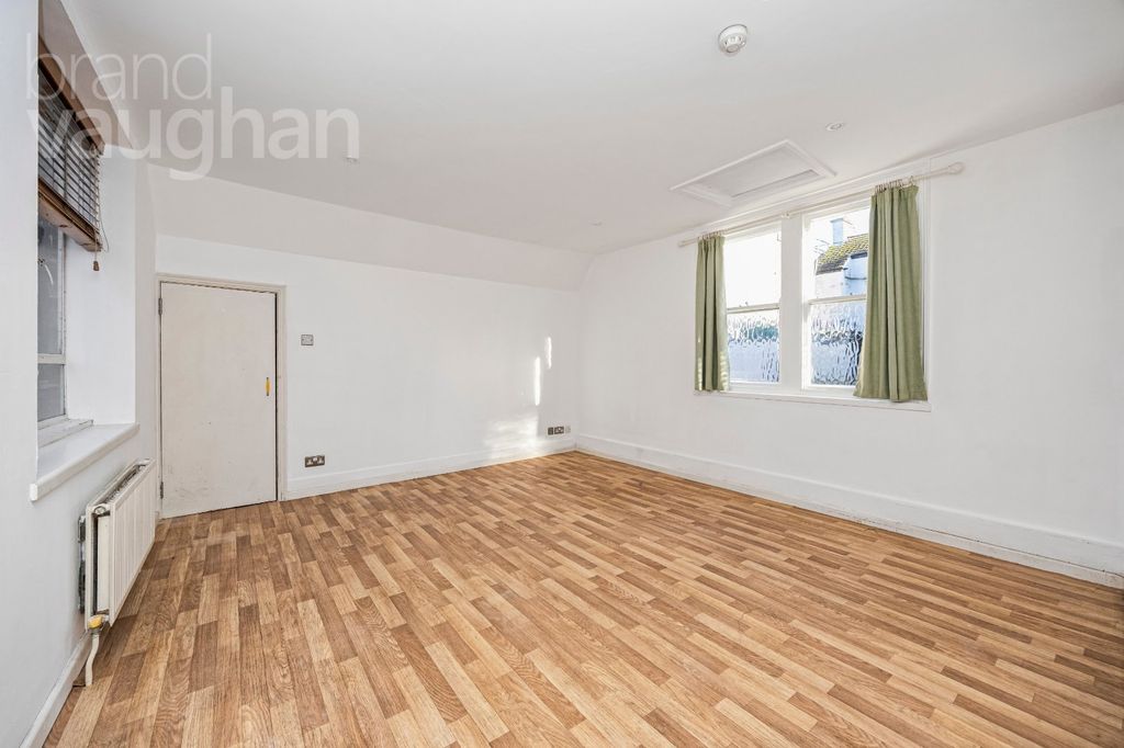 Property photo 2 of 10 Picture No. 01