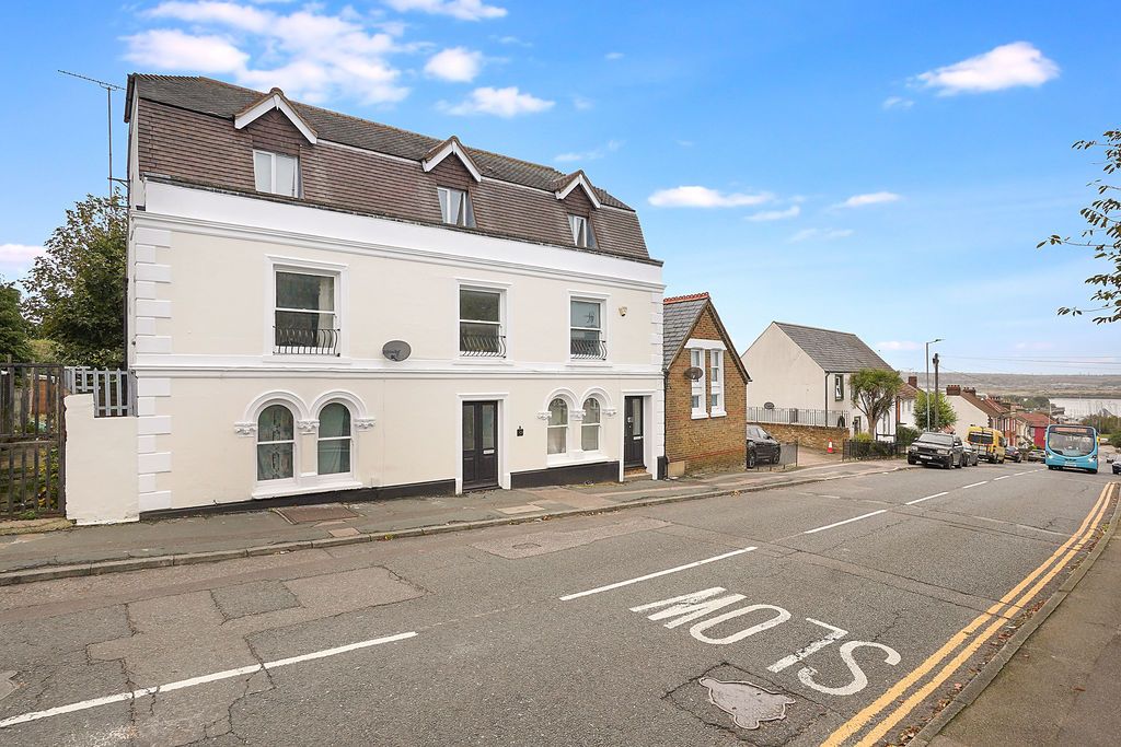 Property photo 1 of 7 Photo 7