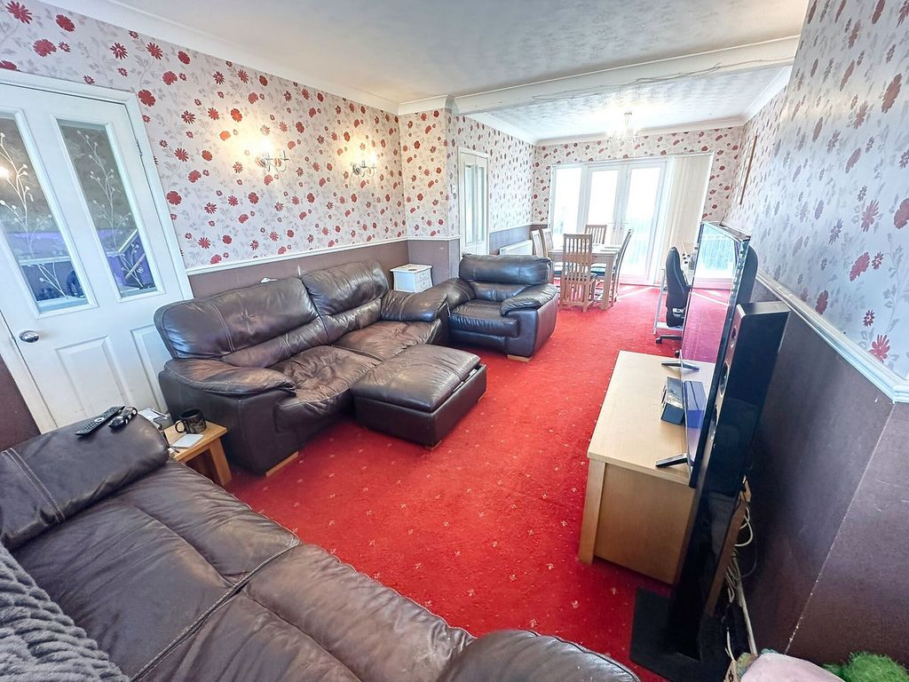 Property photo 2 of 21