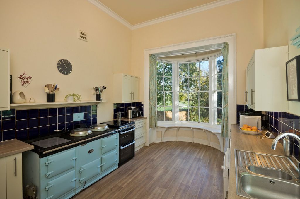 Property photo 3 of 18 Kitchen
