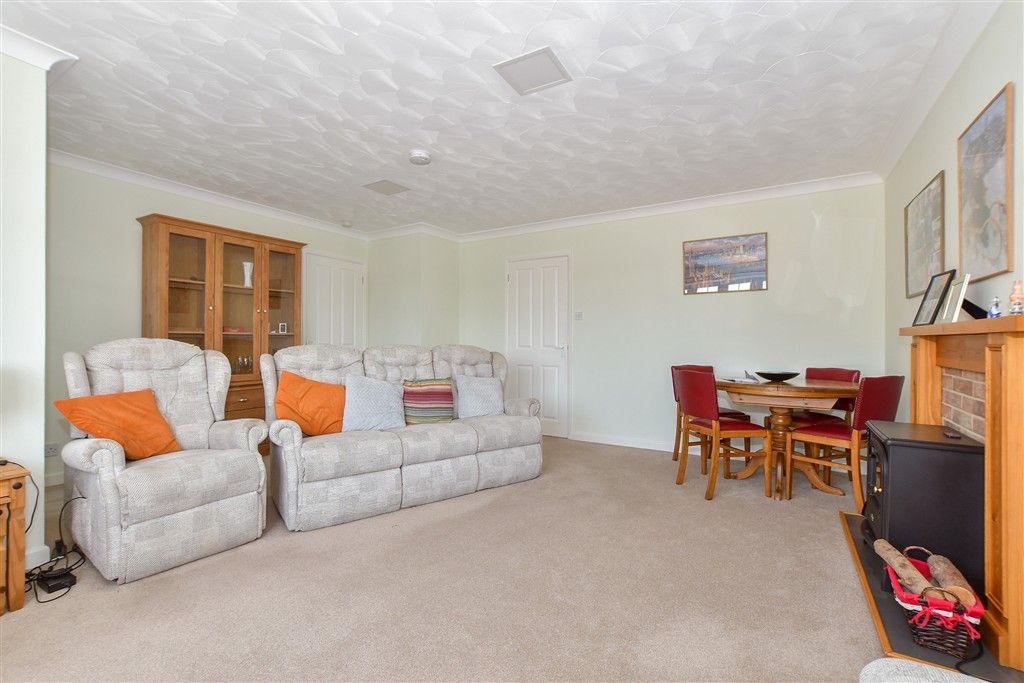 Property photo 3 of 12 Lounge
