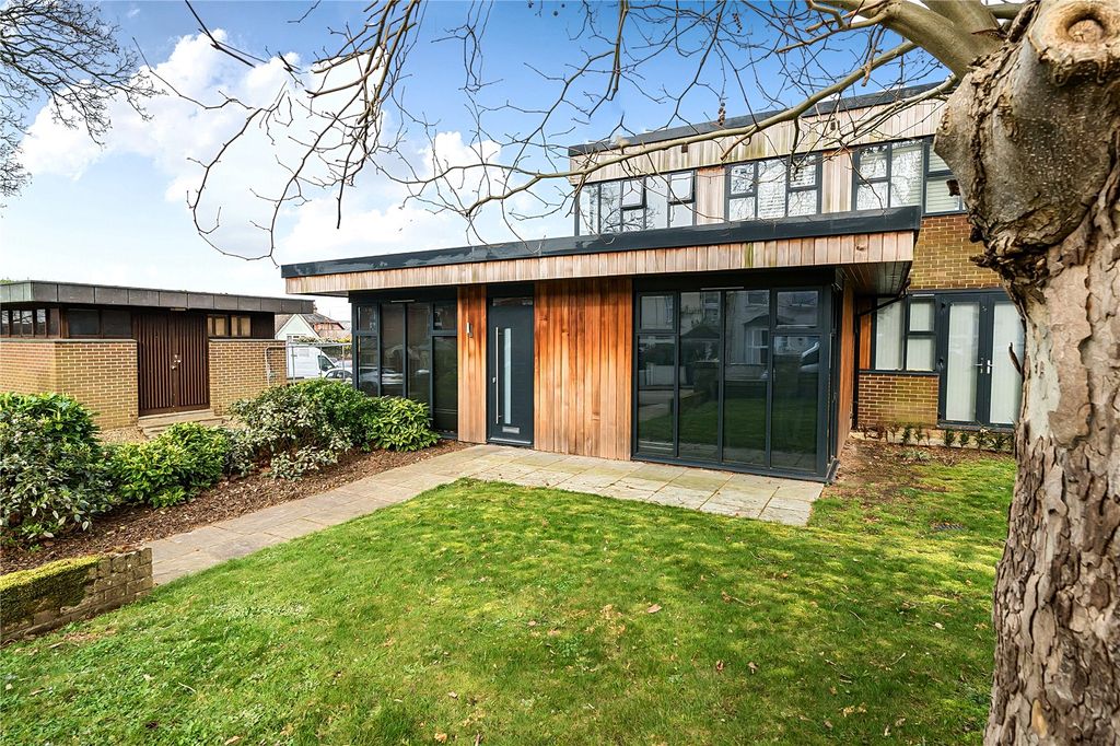 Property photo 1 of 9 Front Aspect