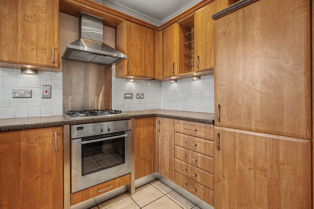 Property photo 2 of 18 Kitchen