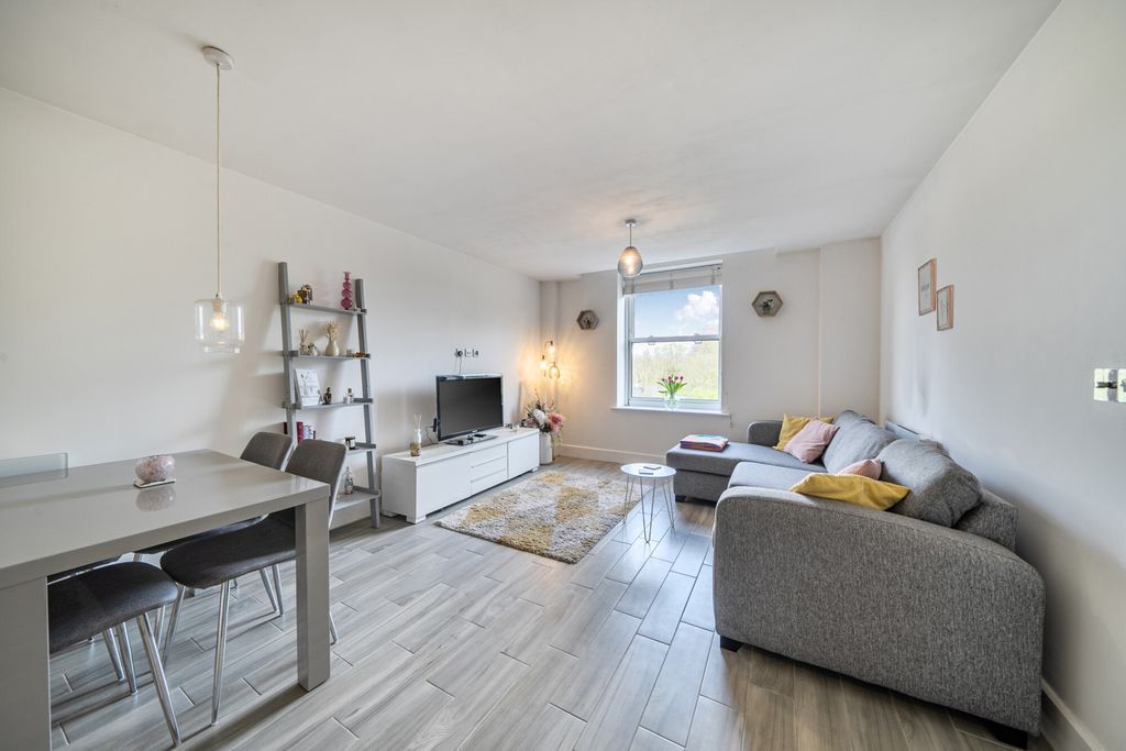 Property photo 1 of 18 1435223-2-69c3B1A...