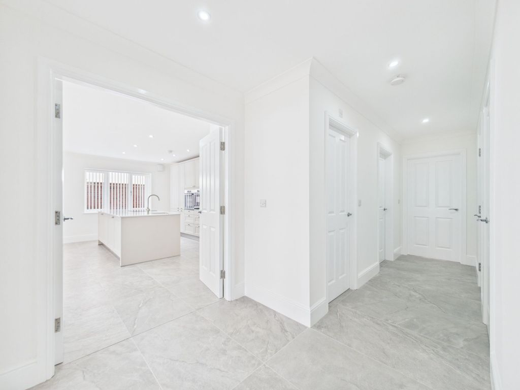 Property photo 2 of 28