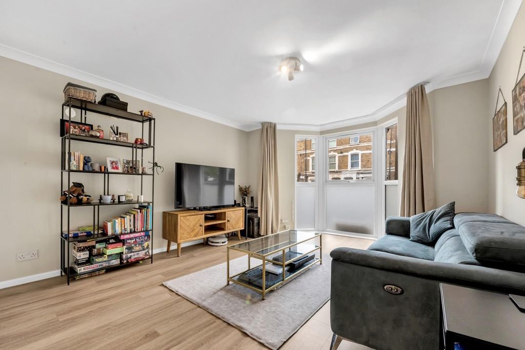 Property photo 1 of 19 Living Room