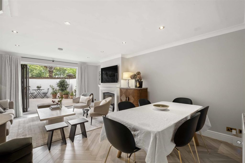 Property photo 3 of 21 Dining