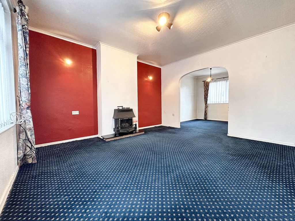 Property photo 3 of 13 Lounge