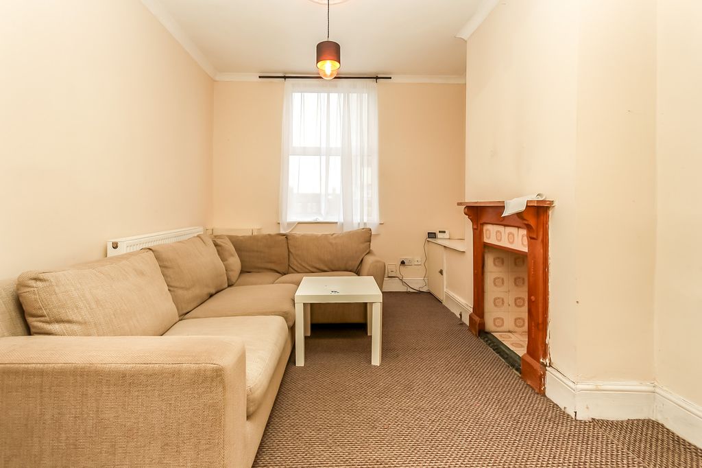 Property photo 2 of 8 Lounge