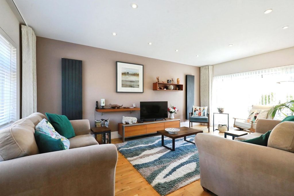 Property photo 2 of 20 Pbox-Img.Jpg