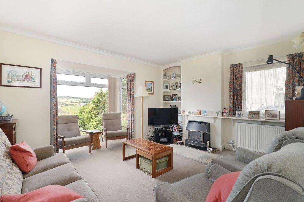 Property photo 2 of 25 Ph18_6067279.Jpg