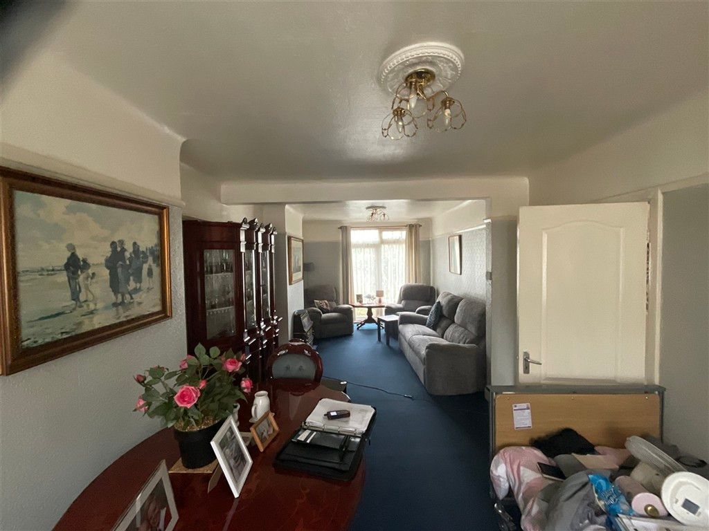 Property photo 1 of 7 Lounge