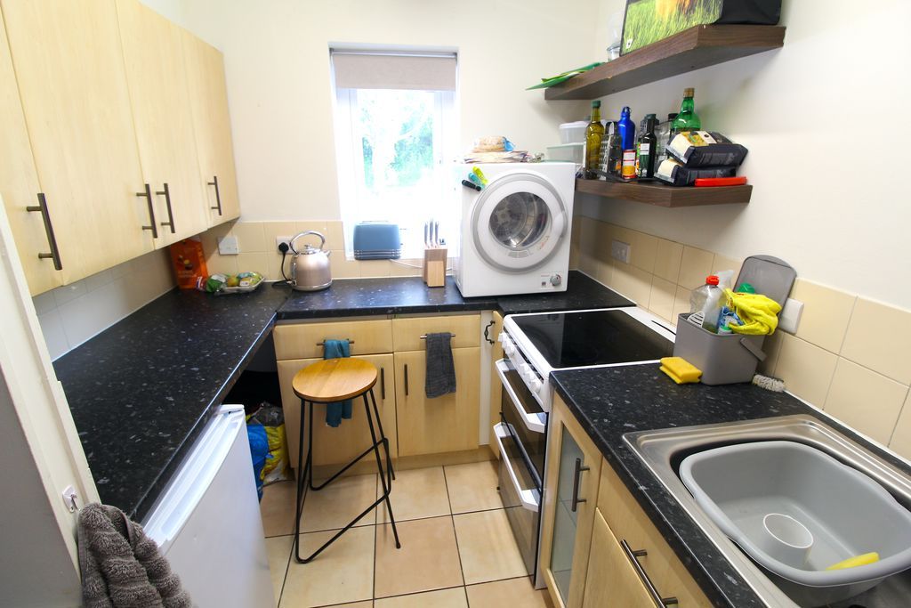 Property photo 3 of 6 Kitchen