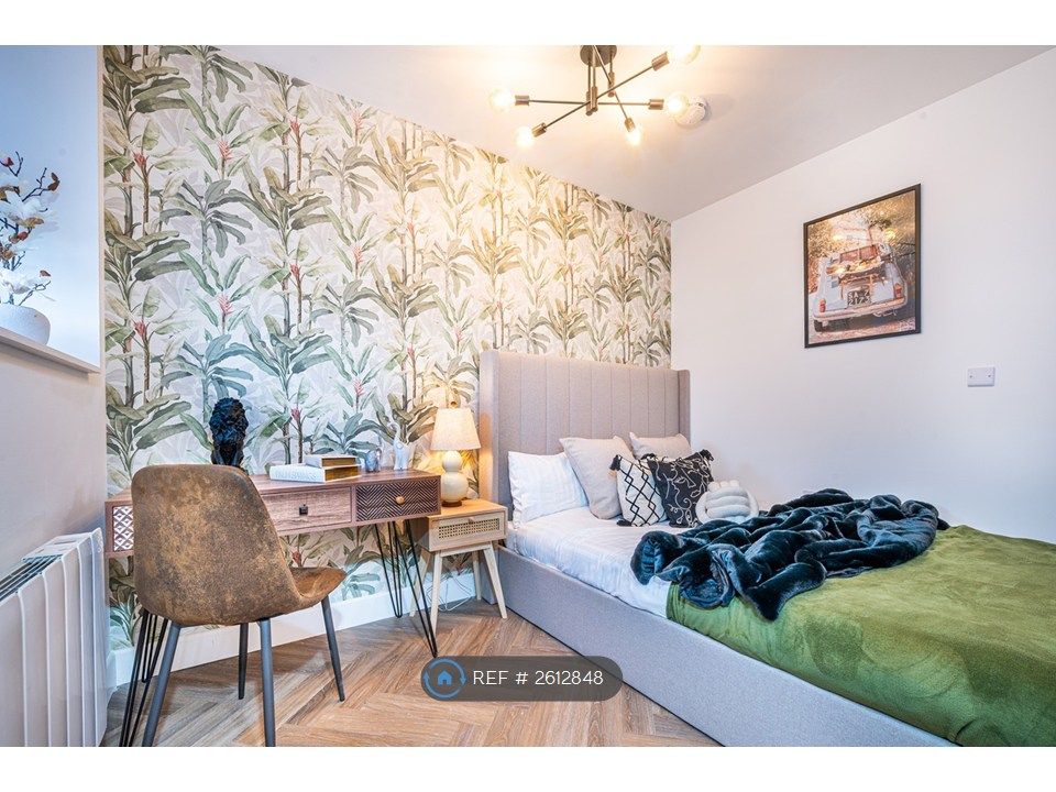 Property photo 1 of 17 Full Private Bedroom