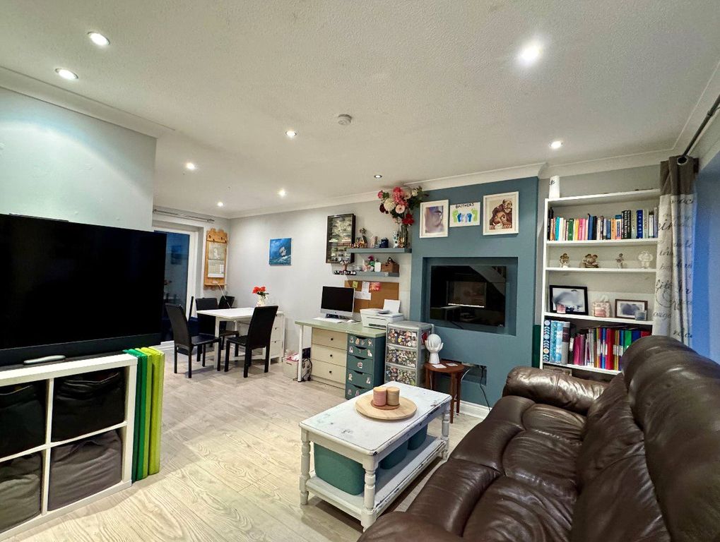 Property photo 2 of 10 Picture No. 23