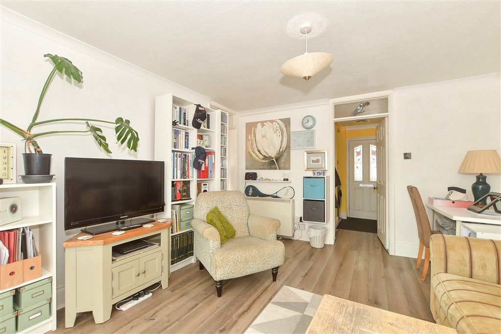 Property photo 3 of 13 Lounge