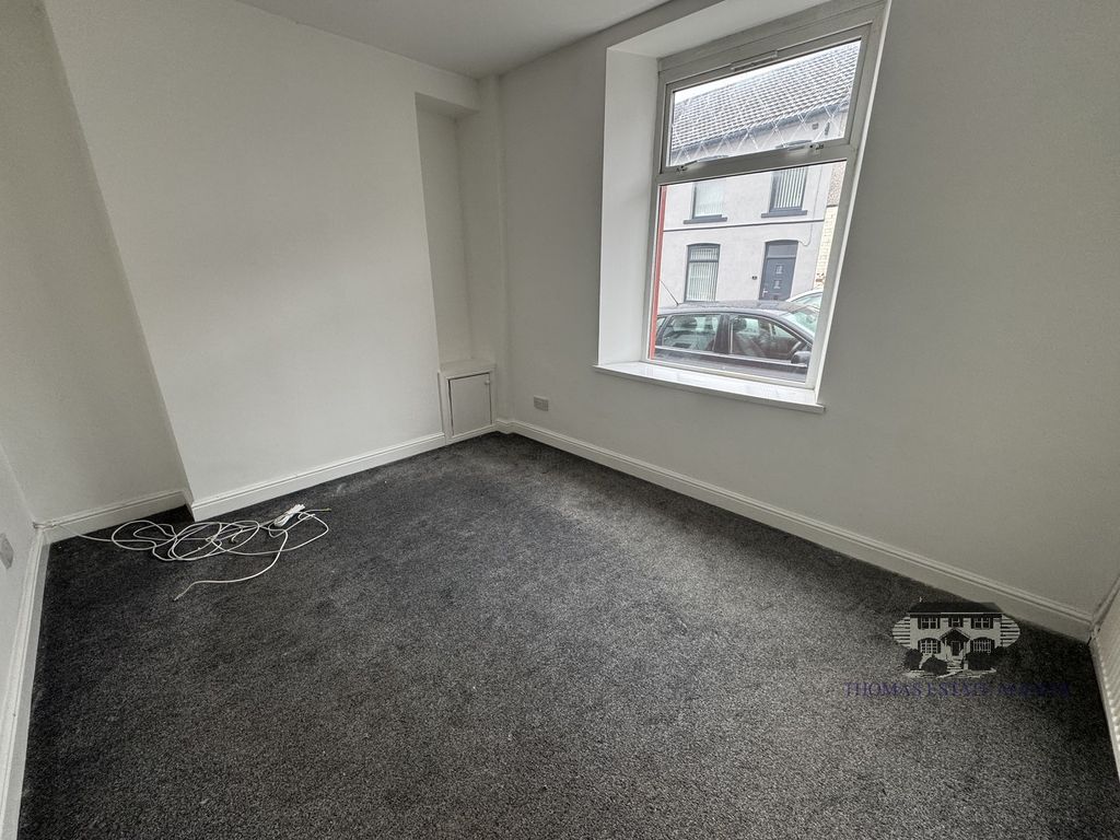 Property photo 2 of 12 Front Lounge