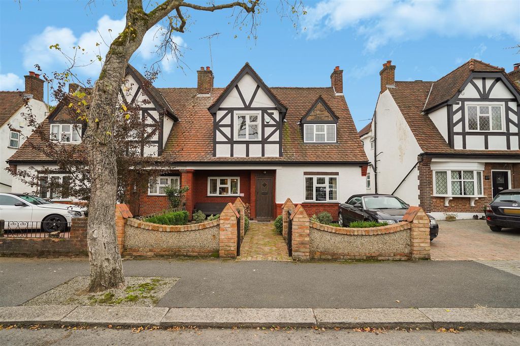 Property photo 2 of 20 35 Medway Gardens - Woa73Zab6Wdgjm5Mve8K.Jpg