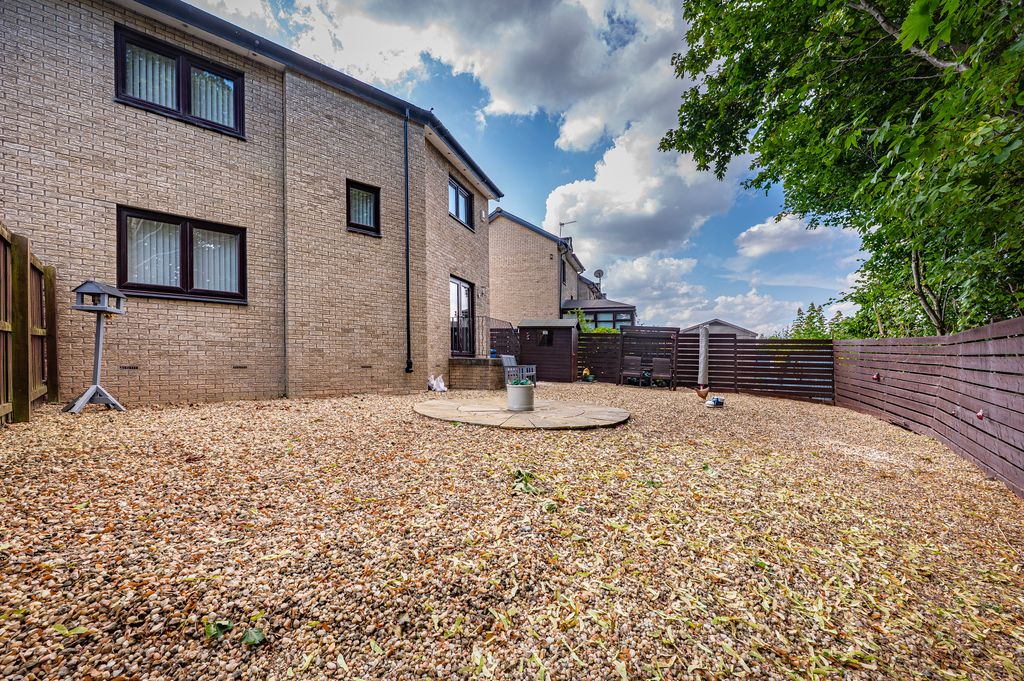 Property photo 2 of 31