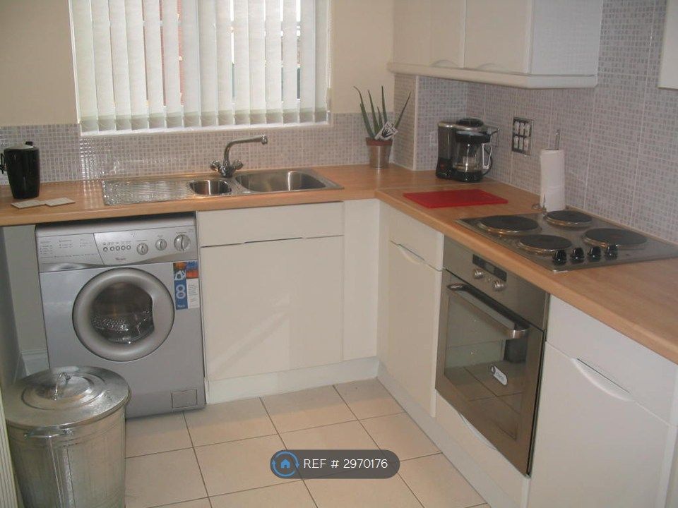 Property photo 1 of 8 Kitchen