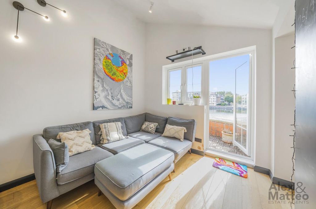 Property photo 2 of 20 Aland Court