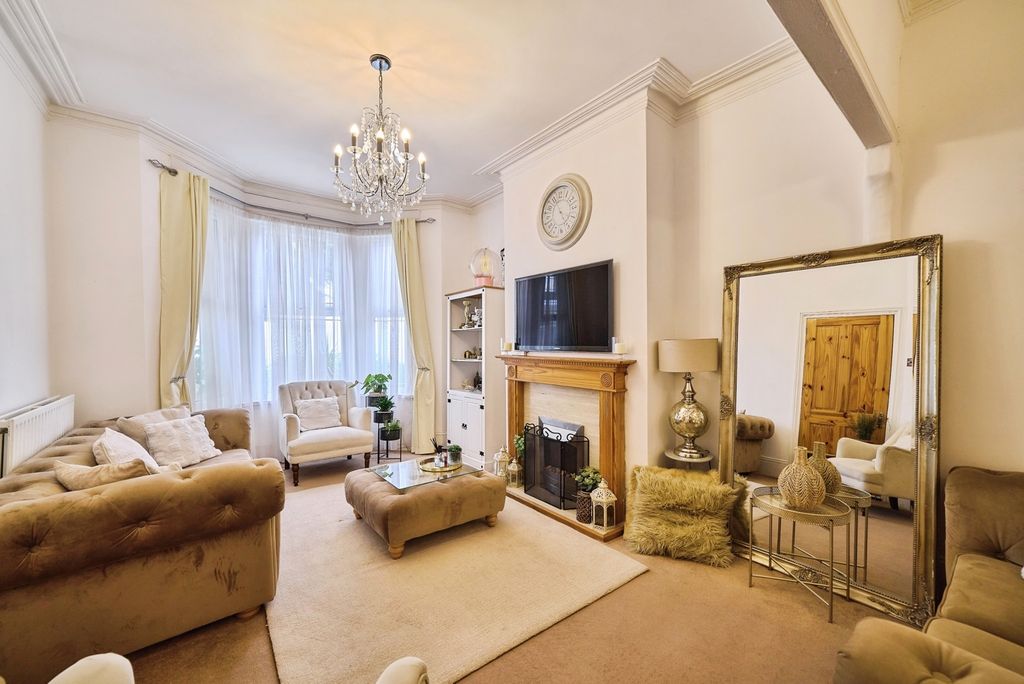 Property photo 2 of 30 Pbox-Img.Jpg
