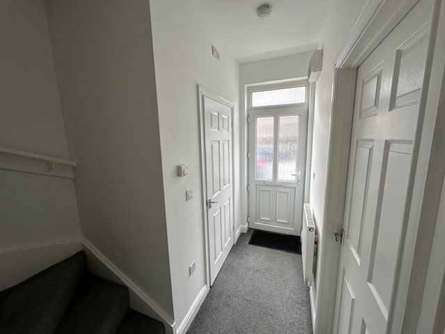 Property photo 2 of 9 Entrance Hall