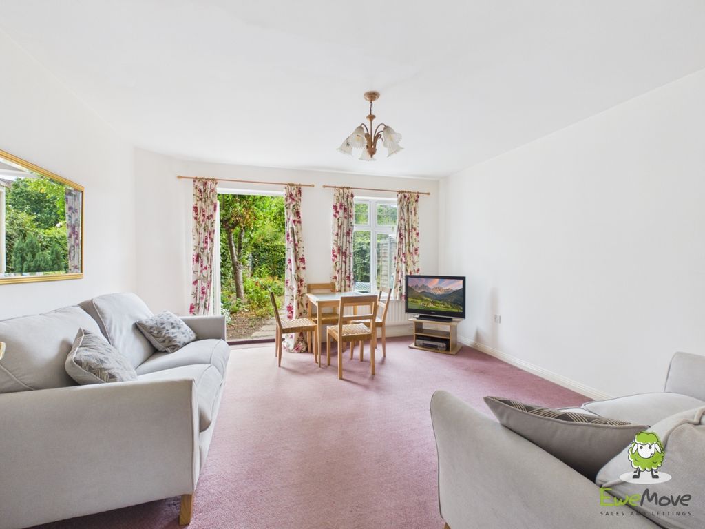 Property photo 3 of 11 Ewemove Estate Agents Basingstoke