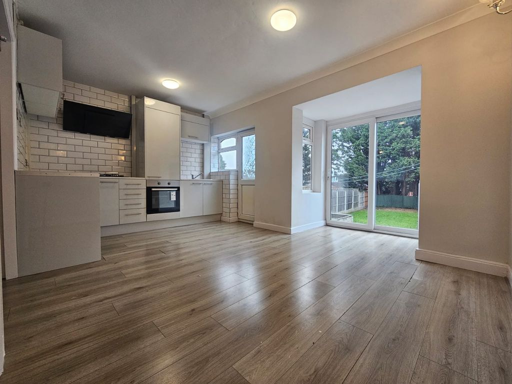 Property photo 2 of 19 Image