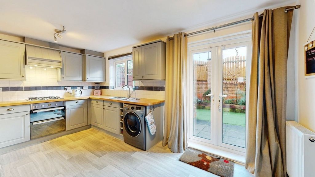 Property photo 3 of 18 Pbox-Img.Jpg