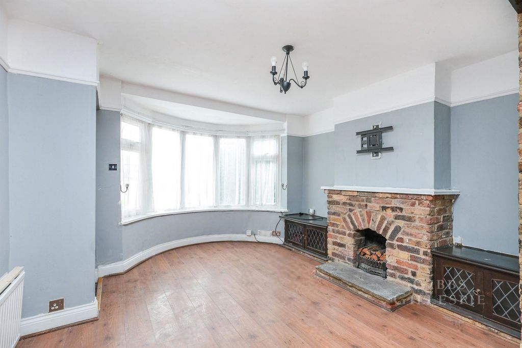 Property photo 3 of 11 Pbox-Img.Jpg