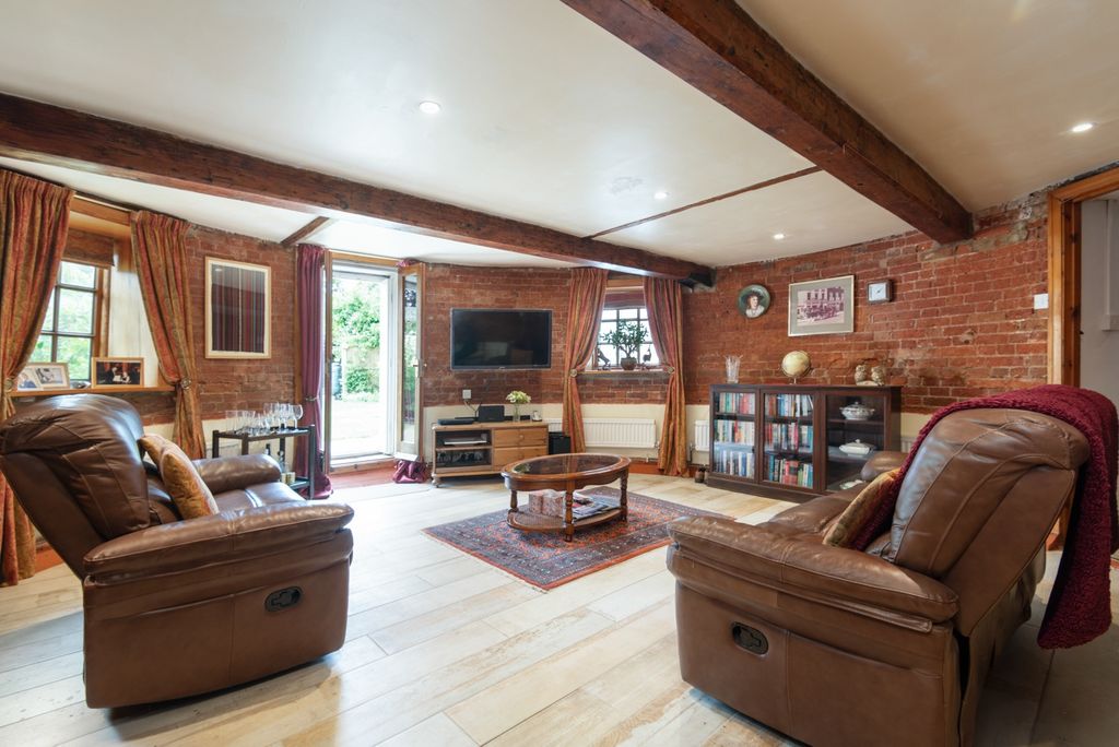 Property photo 2 of 20 4193753
