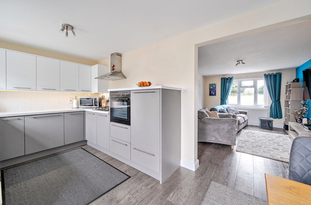 Property photo 2 of 17 1347077-11-68B56d2cd9751