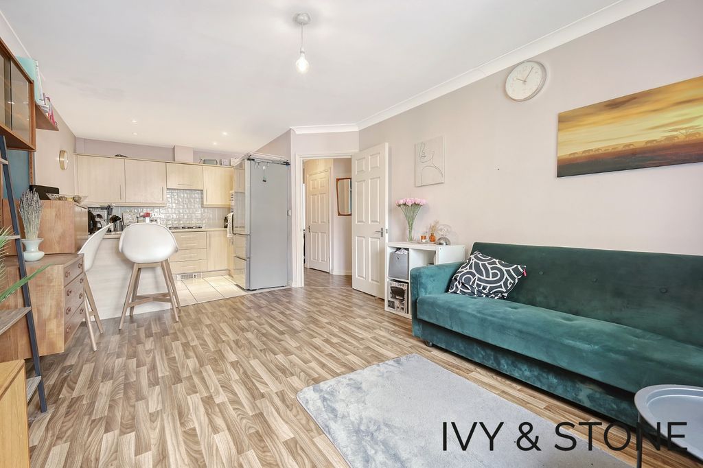 Property photo 3 of 14 4799172