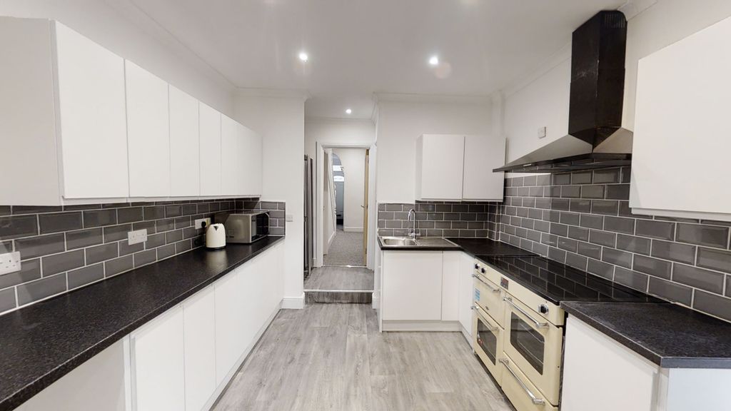 Property photo 1 of 7 Photo