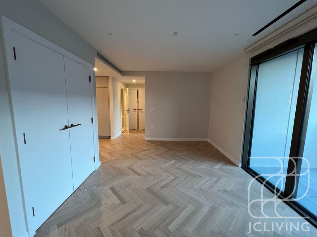 Property photo 3 of 6 Gallery