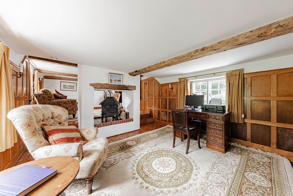 Property photo 2 of 46 Living Room (1)