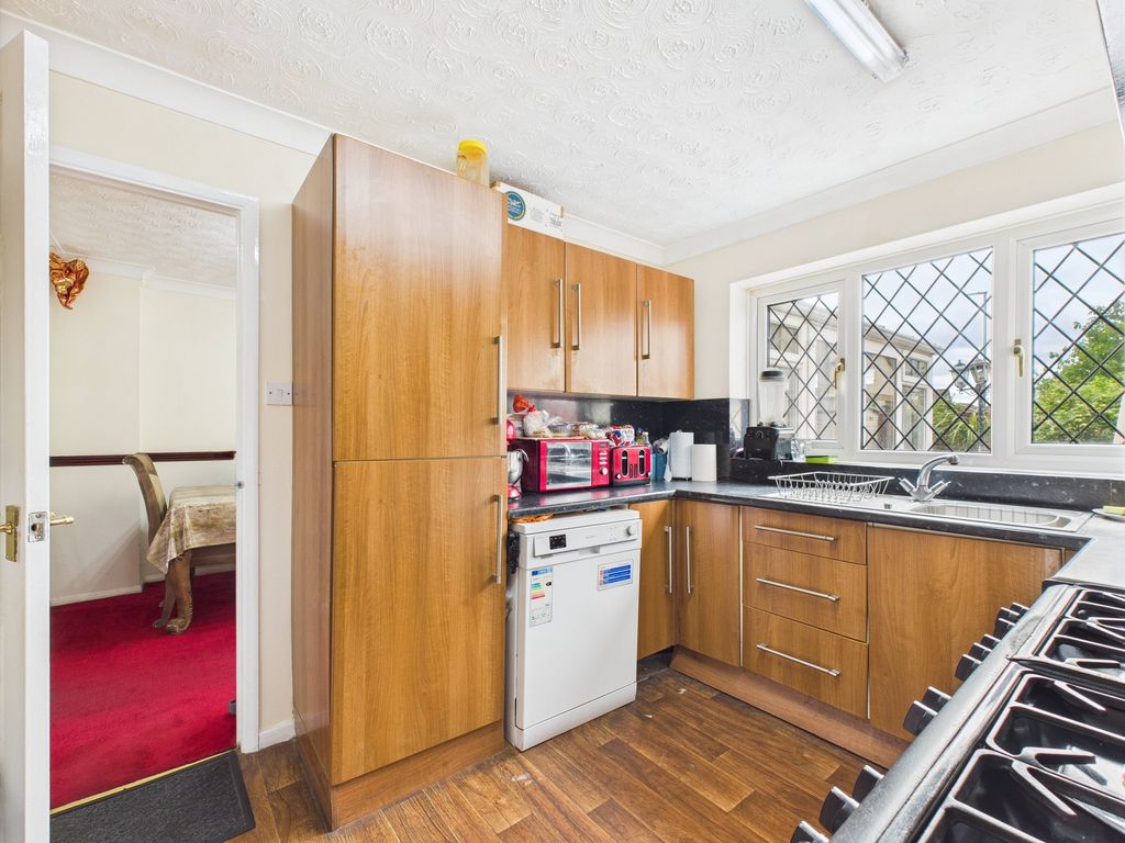 Property photo 2 of 20 Kitchen