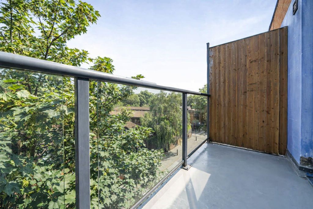 Property photo 2 of 14 5294864