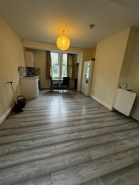 Property photo 2 of 5 7 Blakemore Road, Streatham 2.Jpeg