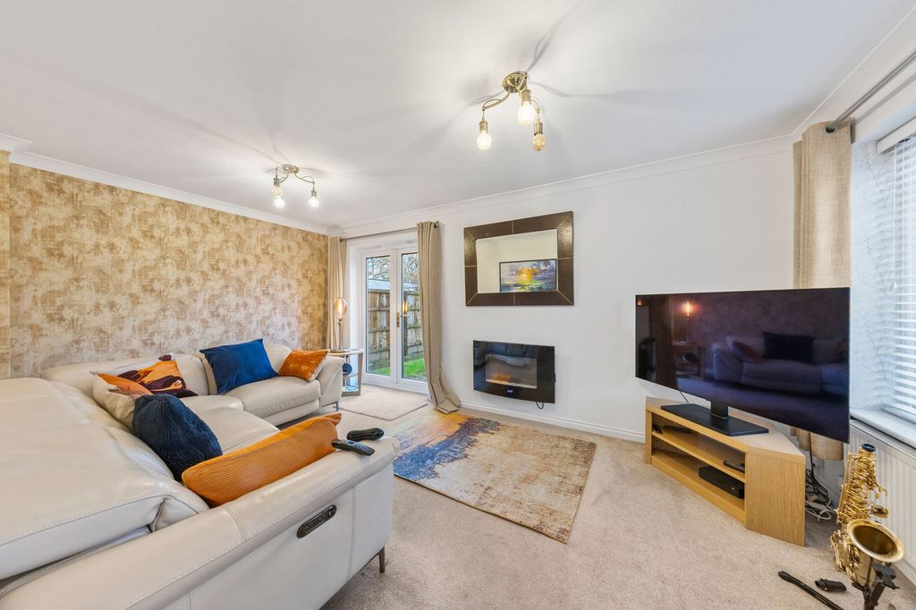 Property photo 2 of 28