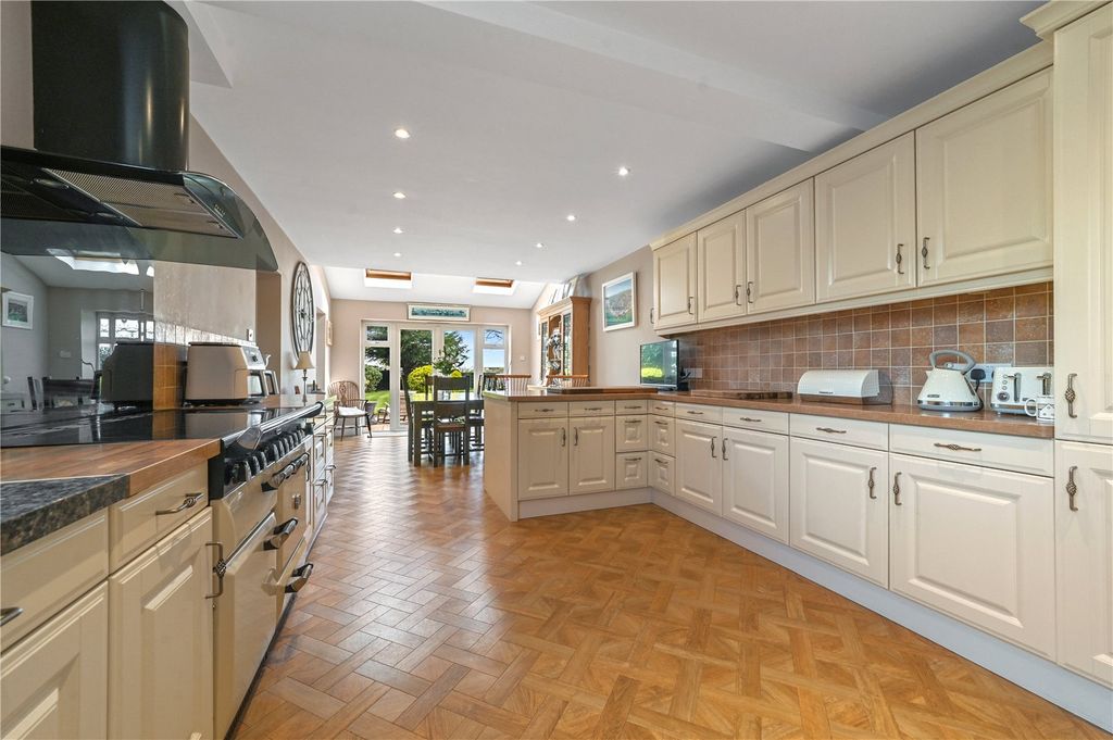 Property photo 3 of 34 Kitchen