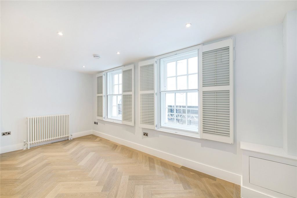 Property photo 1 of 11 Brewer Street