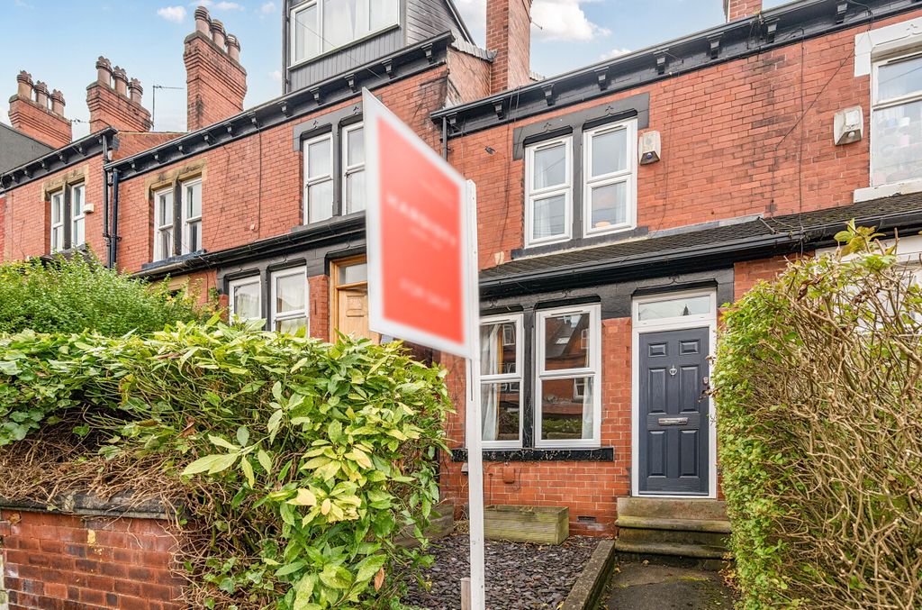 Property photo 1 of 12 1372791-2-690884B...