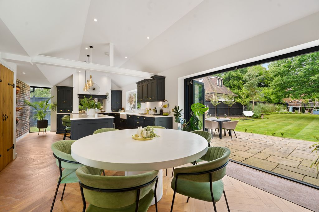 Property photo 2 of 32