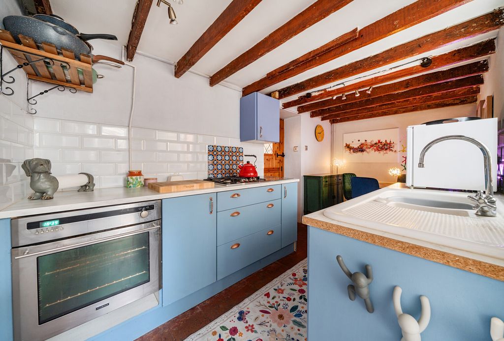 Property photo 3 of 17 Kitchen