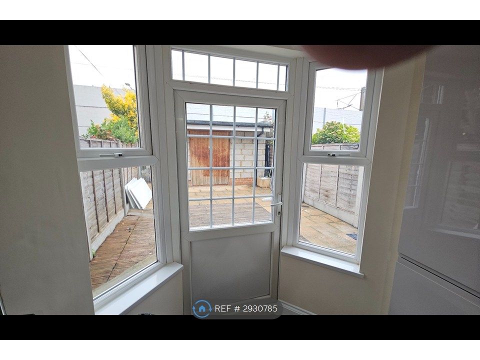 Property photo 2 of 32