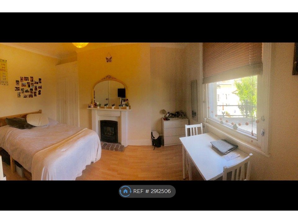 Property photo 3 of 11 Main Studio Room