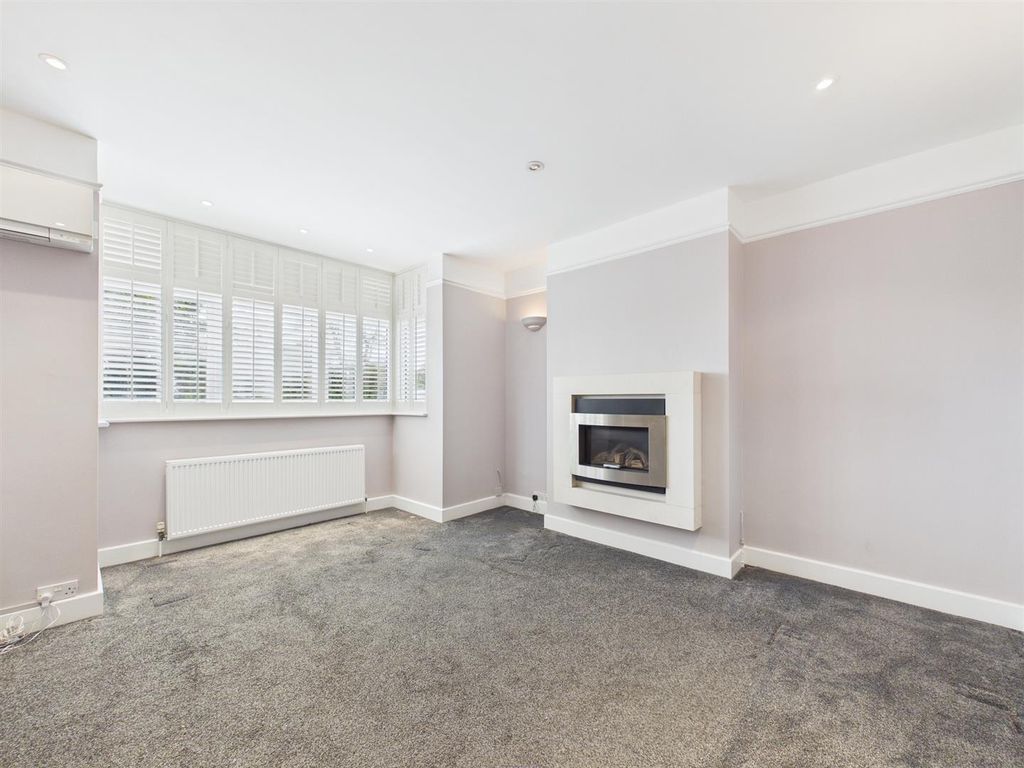 Property photo 2 of 14 Cam02435G0-Pr0196-Still002.Jpg