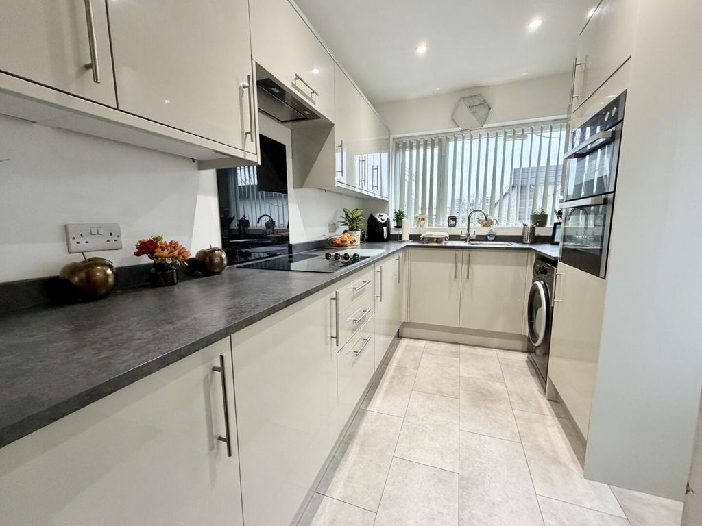 Property photo 3 of 16 Kitchen